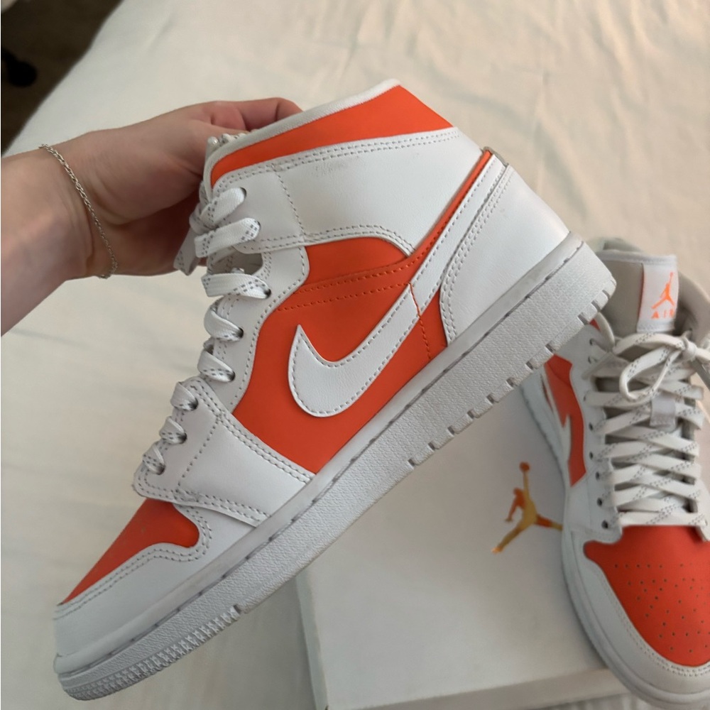 Jordan Air 1 Mid SE Bright Citrus and White - Picture 3 of 8